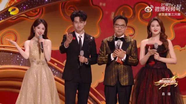 天花板怎么没有提词器 ，沉浸在周深歌声中，太好听了，完全没听出来