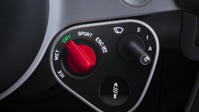 法拉利纯电新车LUCE五月发布，内饰设计融合未来与经典