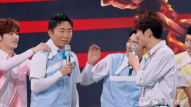 杨迪自曝身高，何炅立马坐不住，两人真实身高全暴露！