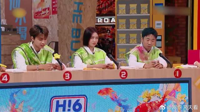 秦岚被水枪惩罚，仍然“臭美”，辛芷蕾忍不住开怼！