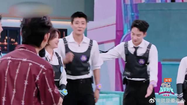 梁洁舞蹈教学，陈哲远“显眼包”乱舞，杨迪笑出鹅叫！