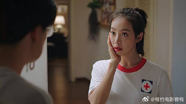 贺繁星晚上出门遛狗，却还画浓妆，老爸反应亮了！