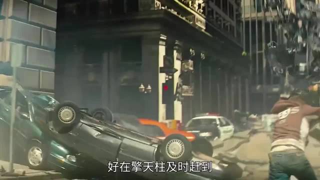 《变形金刚》擎天柱不停拯救人类，却遭到人类不停的追杀