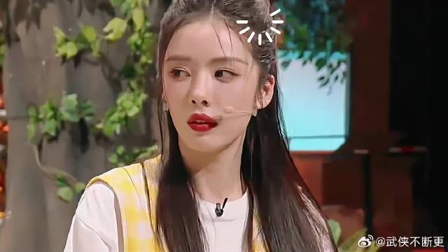 蔡文静是来搞笑的吧！唱重复歌曲，何炅：我谢谢你