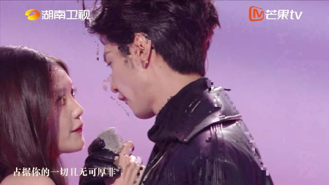 这不是春晚，这是偶像剧现场吧！好甜好甜的互动！