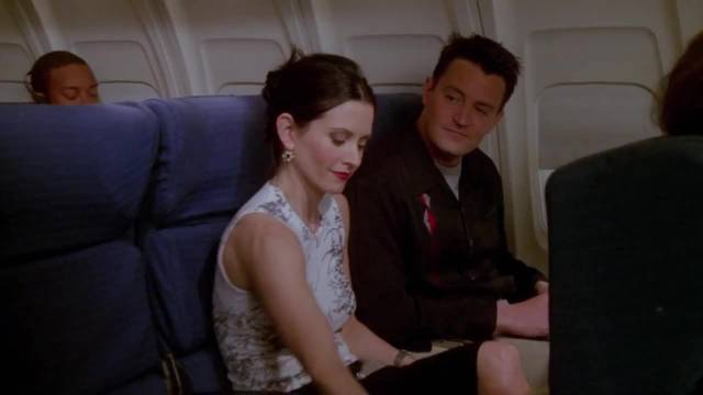 钱德勒得知莫妮卡与前男友吃饭时强装淡定