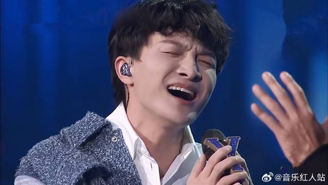 周深偏偏你最争气！一曲《大会堂演奏厅》，那英都呆了！