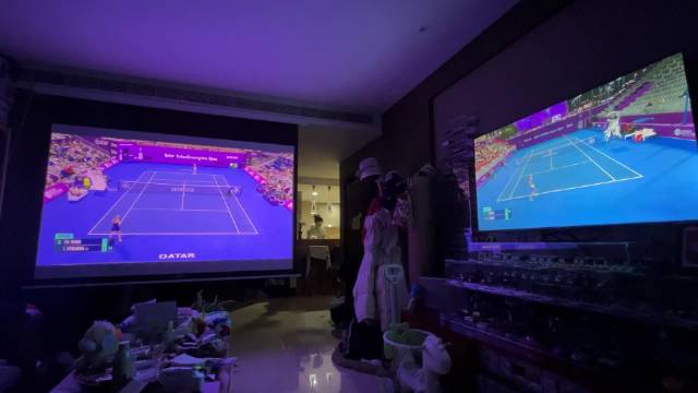 王欣瑜不敌莱巴金娜首盘告负，郑钦文顽强扳平比分