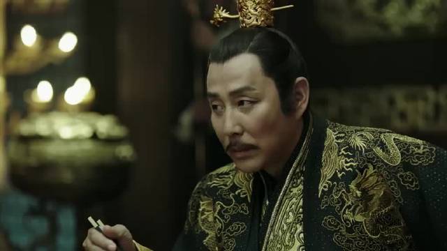 庆余年：范闲赴宴吃得太香，被庆帝点名都没听见，竟还谎称太紧张