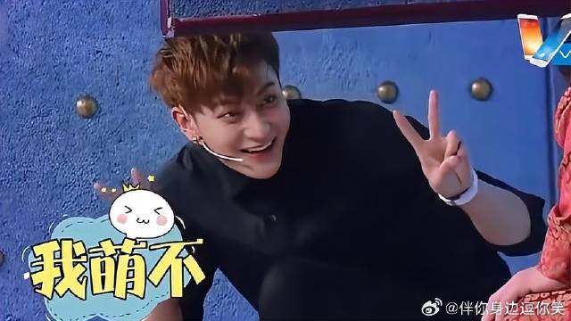 黄子韬模仿成龙大哥，不料成龙本尊都懵了：弄啥嘞？