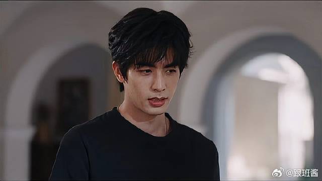 罗韧一听木代要走，想尽办法拖住，能拖一天是一天