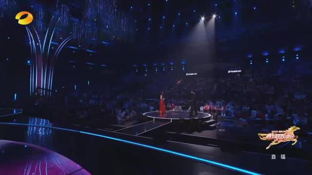 陈哲远李一桐合唱《我想要占据你》 男帅女美