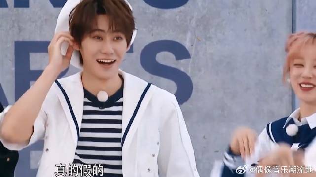 郑恺贴脸开大张真源 拿他应援口号当狠话，瞬间就红温了！