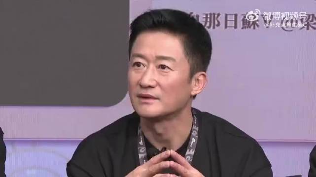 吴京回应微博之夜对刘耀文说了什么，称邀其练马术、其余是秘密