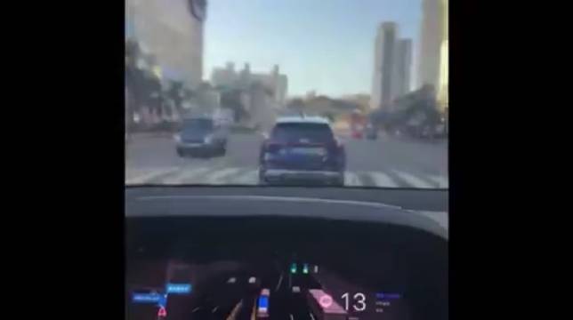 韩国工程师试驾特斯拉FSD14后担忧失业