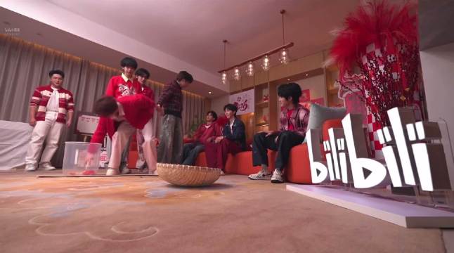 丁程鑫独自完成游戏任务展现超人实力