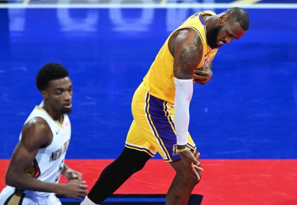 勒布朗·詹姆斯预计还需要几场比赛才能达成43000分里程碑？