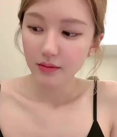 “赵露思被问怎么入行的”