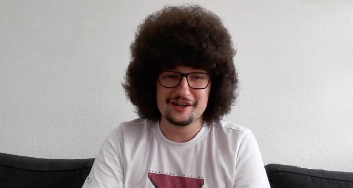 曼联临时主帅卡里克和球员B费对球迷“蓄发哥”的理发誓言分别有何看法和回应？