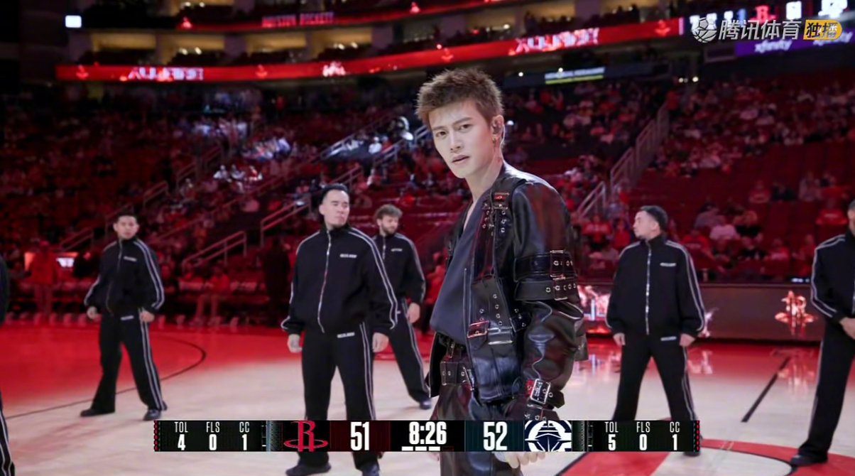 任嘉伦NBA中场表演《争分夺秒》舞台 黑色皮衣LOOK好帅，舞台好燃好炸