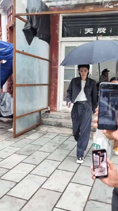 王楚然如何通过庾晚音这个角色，回应之前关于她‘耍大牌’的网络争议？