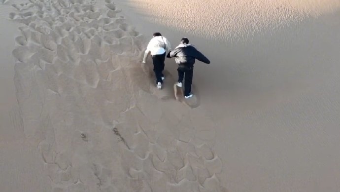 黄星邱鼎杰“家产式爱情”引热议，沙漠影子告白太甜了！