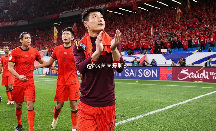 武磊缺席期间，谁最有可能顶替他在国足锋线上的主力位置？