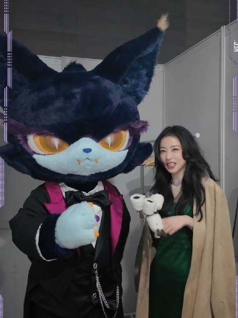 周雨彤白敬亭张碧晨微博之夜同框举杯