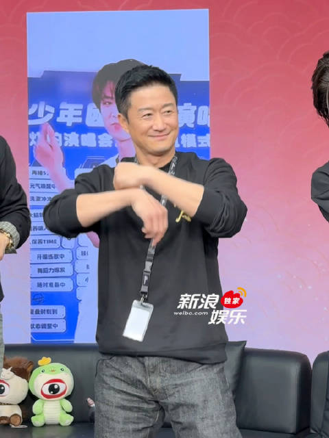 《镖人》扫楼也是看上吴京打歌舞台直拍了！