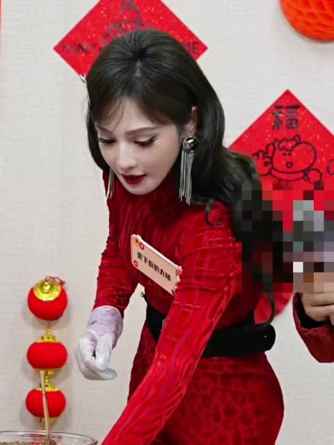 彭小苒包糖葫芦馅饺子展厨艺