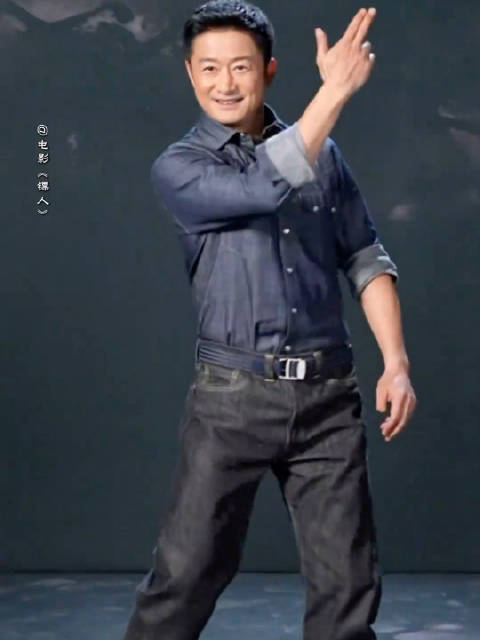 无论是当初的战狼还是后面的巨齿鲨，京叔玩得起放得下身段，该票房大爆