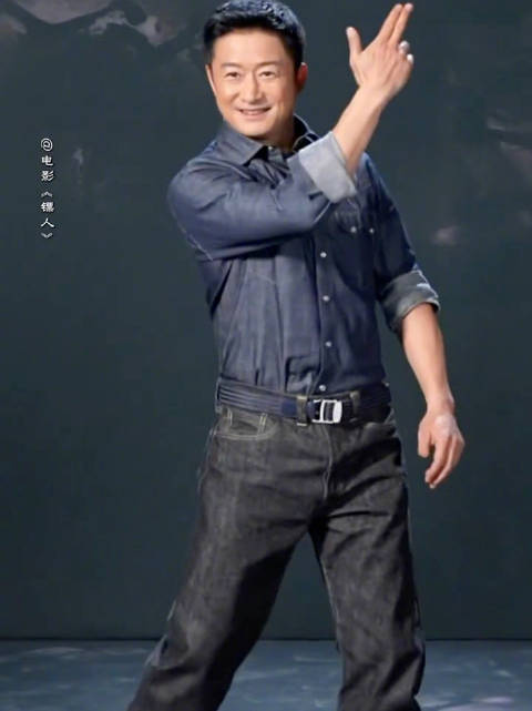 吴京跳刀马刀马引热议，网友质疑《镖人》宣传方式