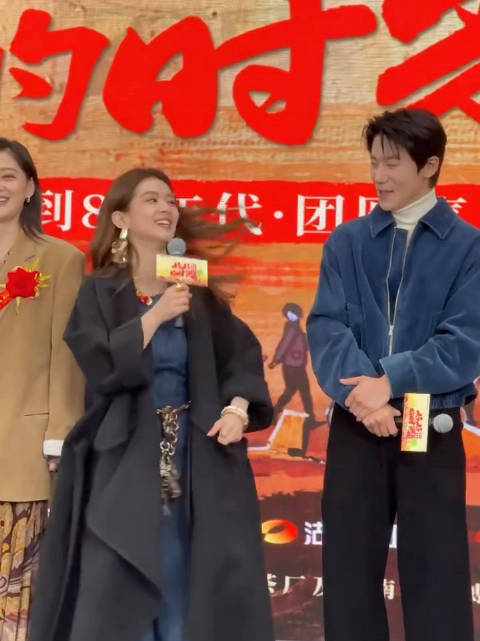 陈昊宇剧宣太萌了，小动作好多，怎么这么可爱！ 旁边男演员看呆了陈昊宇直拍