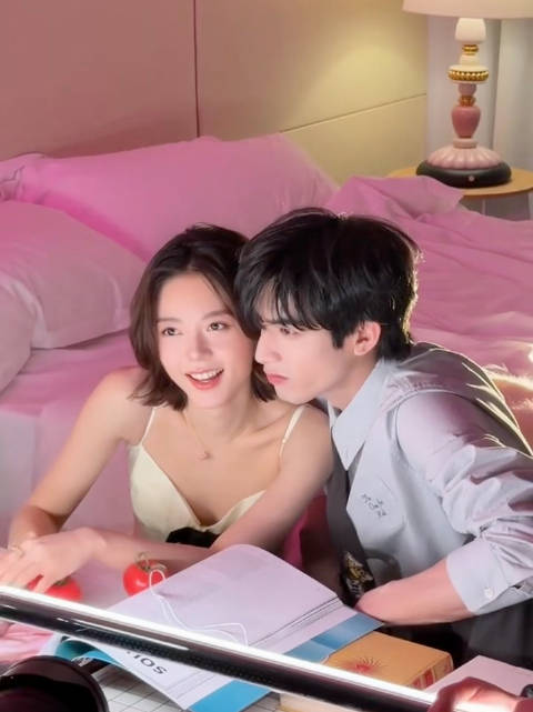 赵今麦 宋威龙情人节大片的花絮来了，真的配一脸，麦麦这个娇羞啊