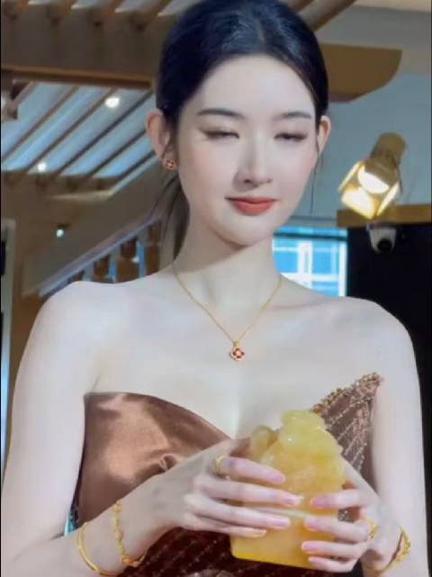 糯叽叽的宝藏女孩，被圈住了