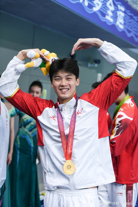 世界泳联具体在汪顺生日当天发布了什么样的祝福视频？