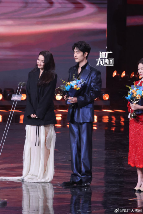 微博之夜台下明星趣味互动引爆笑点