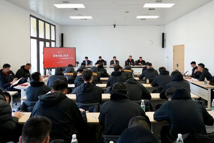 主教练郭士强要求男篮如何在防守端做出改进？