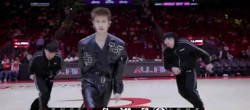 任嘉伦NBA新春夜首秀劲歌热舞卡点精准