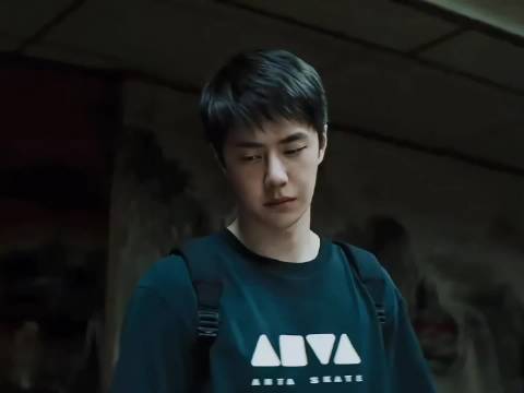 看过他的无名，懂过他的长空， 追过他的热烈，才知演员王一博， 从来不止一面