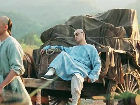 大生意人：小伙为了救人，冒充将军亲戚闯军营！