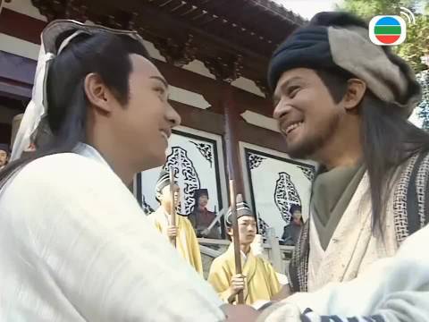 三人齐上引回忆，电视机前激动瞬间