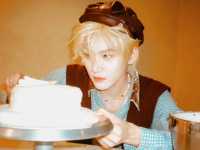 周柯宇自制的生日蛋糕卖相如何，他自己的评价是什么？