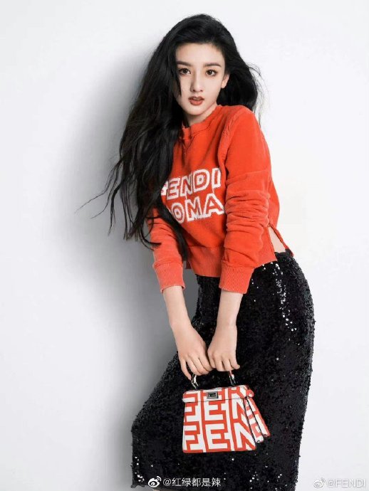 宋祖儿在电视剧《淬火年代》中是如何展现港风魅力的？