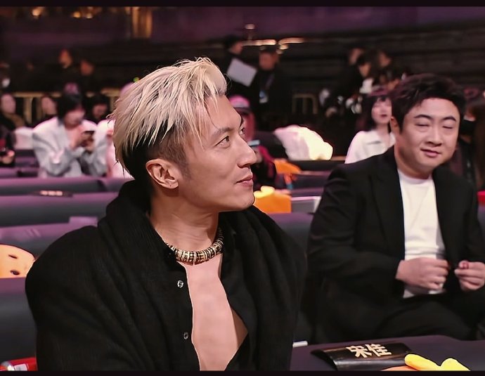 事件中提到的‘三蹦子看法拉利’这个梗是什么意思？