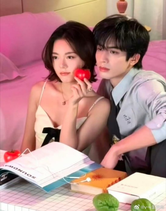 宋威龙在广告花絮中“眼神失神”的瞬间是真情流露还是表演？