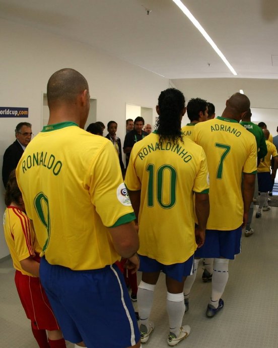 德泽尔比的战术理念是否适合英超豪门曼联的风格？