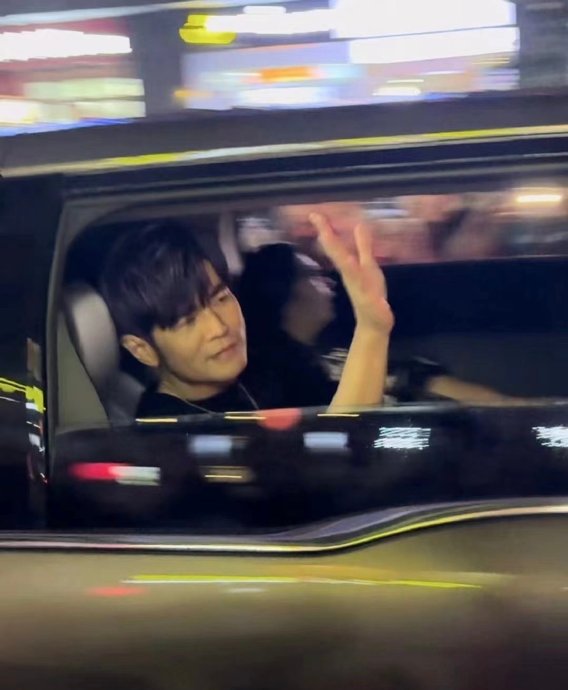 周杰伦长沙演唱会创造了哪些特别的歌迷互动和感人瞬间？