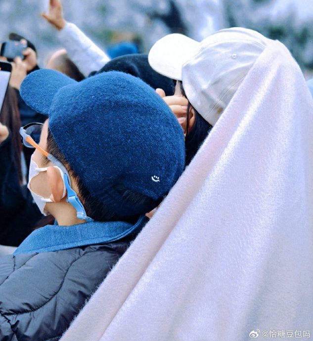 赵丽颖与冯绍峰离婚后，是如何共同抚养儿子想想的？