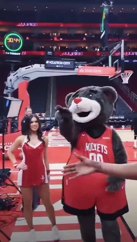 完成追星！任嘉伦和杜兰特互换礼物！